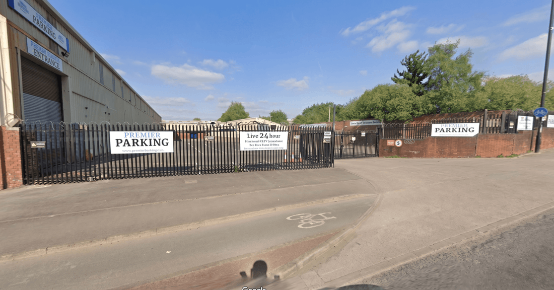 Official Venue Parking vs Independent: Which Wins?